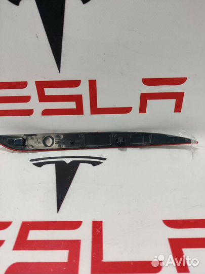 Отражатель заднего бампера Tesla Model Y 2022