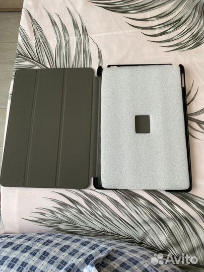 Чехол на iPad