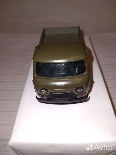 УАЗ 452 бортовой 1:43