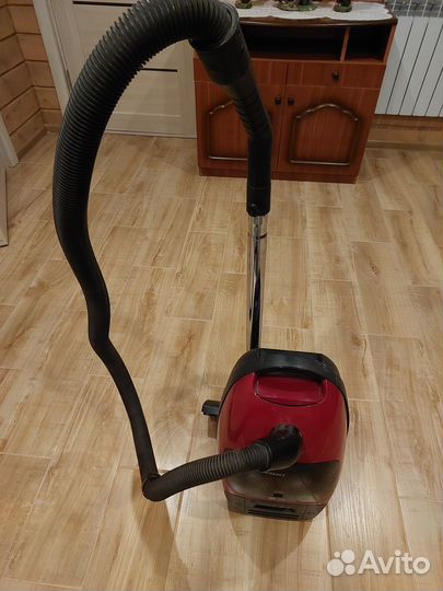 Вакуумный пылесос LG V-4030T