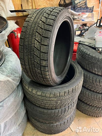 Bridgestone Blizzak VRX 245/40 R18