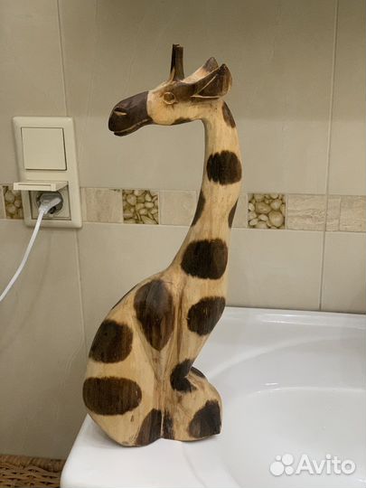 Деревянные статуэтки и фигурки