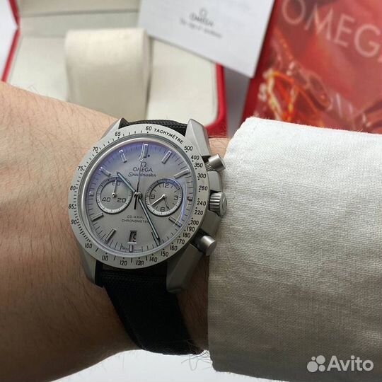 Часы кварцевые Omega