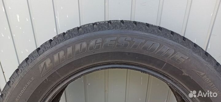 Bridgestone Ice Cruiser 7000 215/60 R17