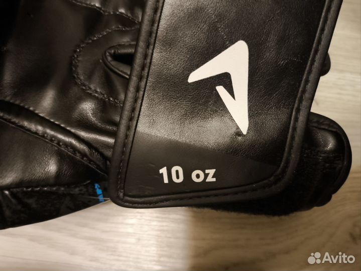 Боксерские перчатки 10 oz