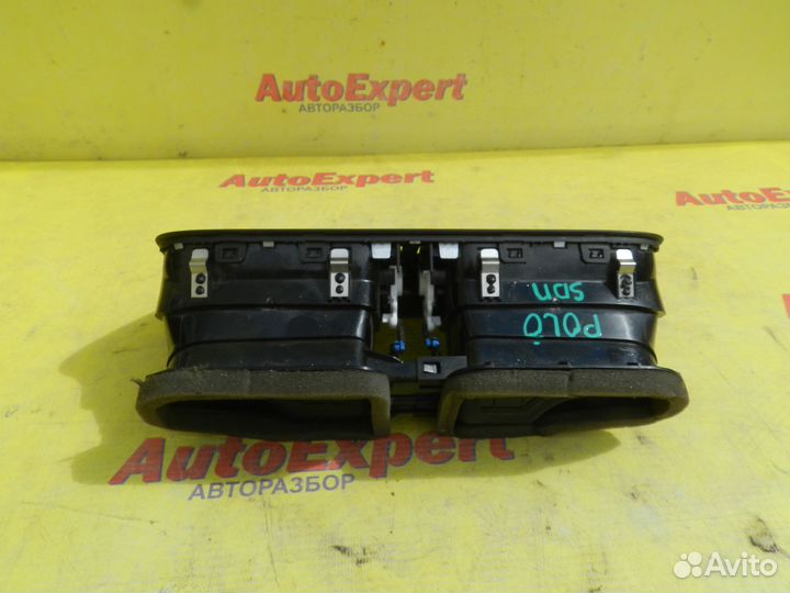 Дефлектор Центральный Volkswagen Polo SDN 11-17