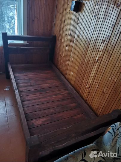 Кровать из массива