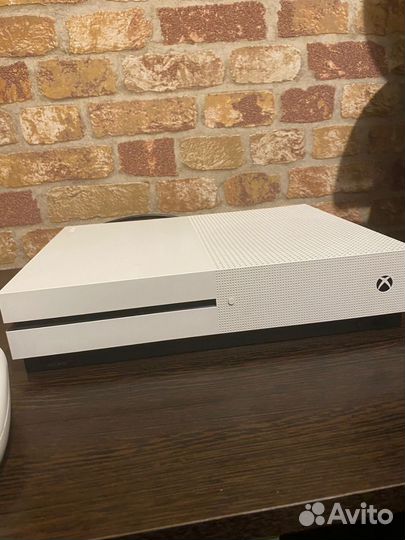 Xbox One s 1tb с играми