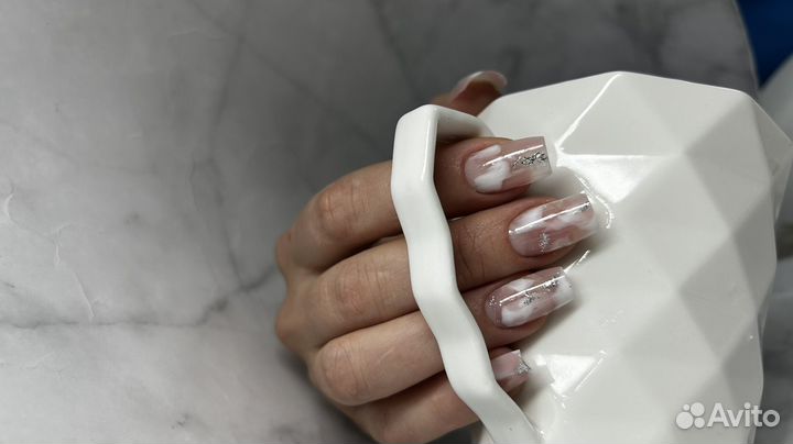 Модель на маникюр