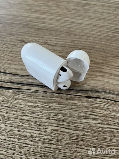 Наушники Apple AirPods