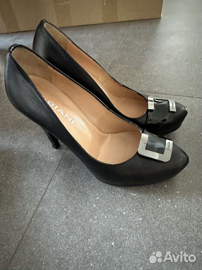 Черные туфли Fabiani и Loriblu