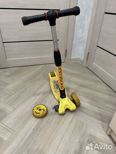 Самокат трехколесный