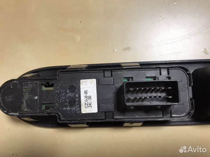 Блок управления стеклоподъемниками Peugeot 207