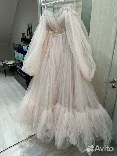 Платье с пышными рукавами зефирка