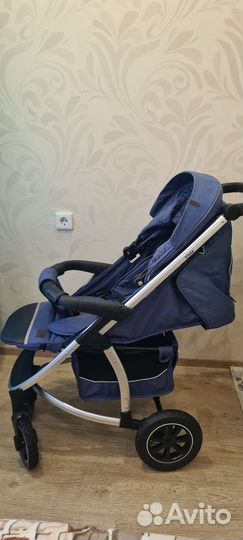Прогулочная коляска с надувными колесами