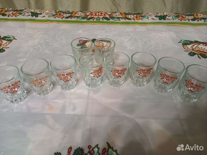 Стопки и кофеварка