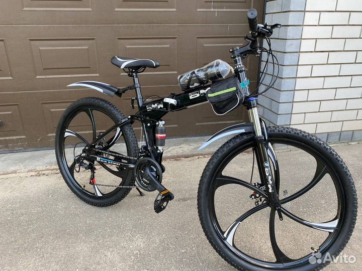 Велосипед BMW на литых дисках