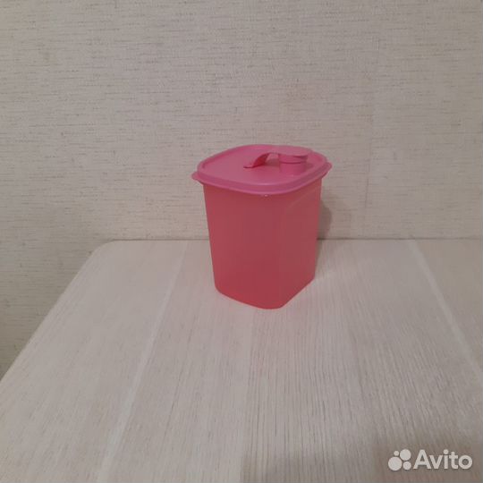 Компактусы и крышки Tupperware