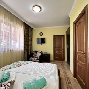 Комната 25 м² в 4-к., 1/3 эт.