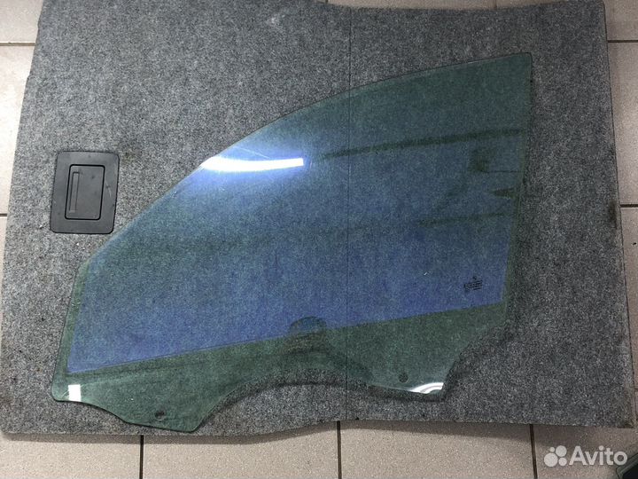 Стекло передней левой двери водительское бмв 3 е90