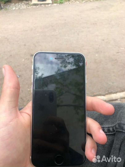 Не рабочий, надо менять плату, se 2020