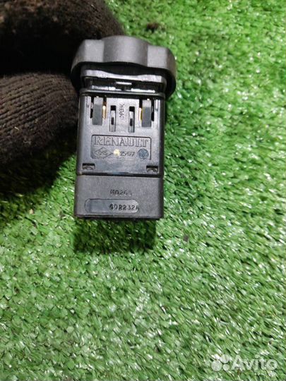 Кнопка аварийной сигнализации Renault Logan