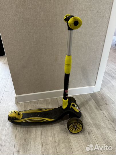 Самокат трехколесный
