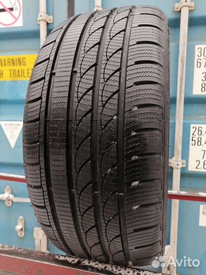 Minerva S210 Ice Plus 235/35 R19 127Q