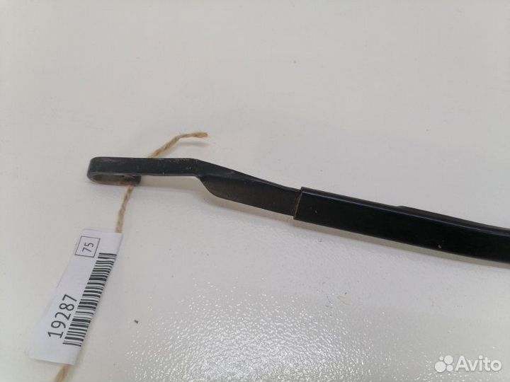 Поводок стеклоочистителя правый Toyota Corolla