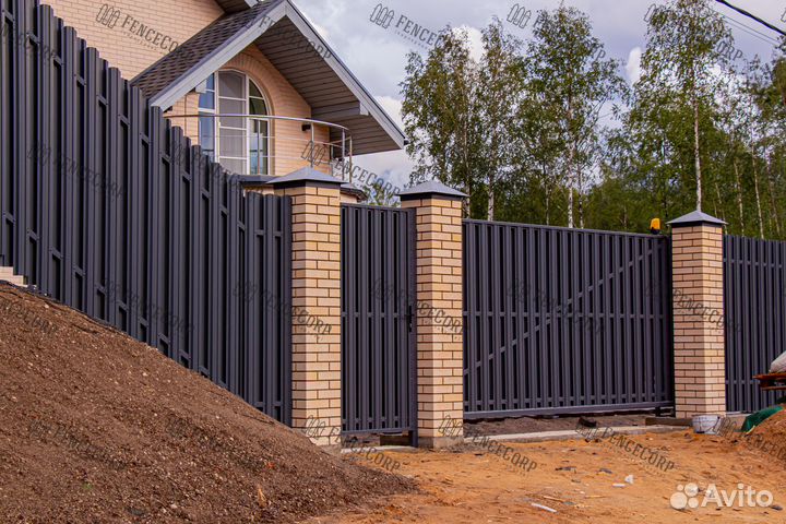 Откатные ворота из штакетника на дачу