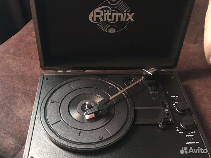 Виниловый проигрыватель