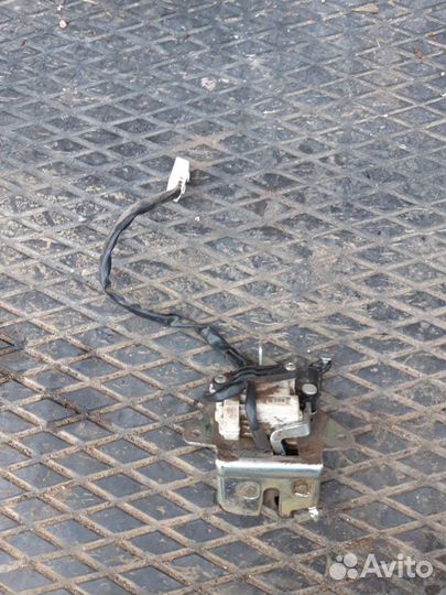 Замок багажника Фиат Линеа