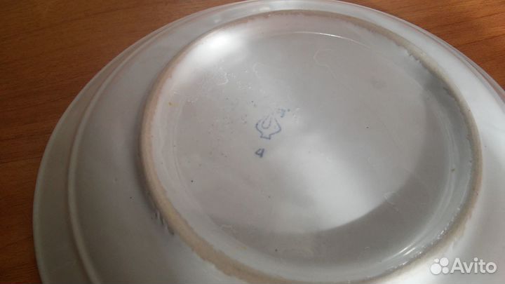 Тарелки с рисунками СССР и подстаканники