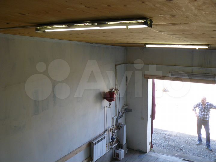 Гараж, > 30 м²