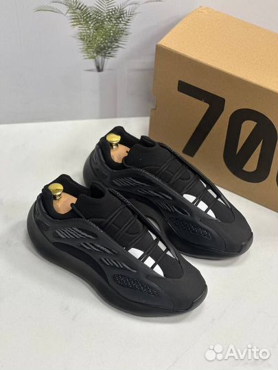 Кроссовки Adidas yeezy boost 700