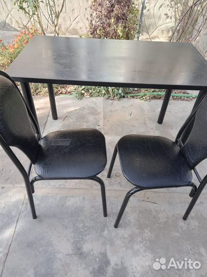 Кухонный стол и стулья комплект