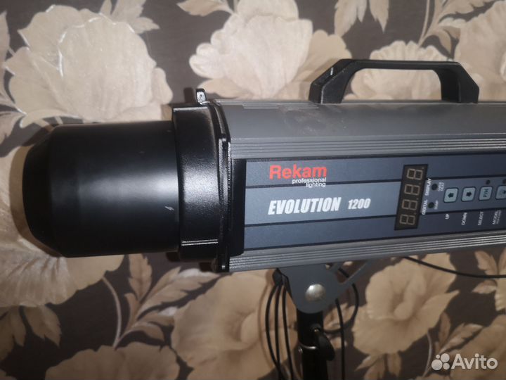 Фотовспышка Rekam Evolution 1200+Софтбокс SBQ-9090