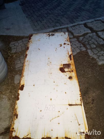 Металлическая дверь