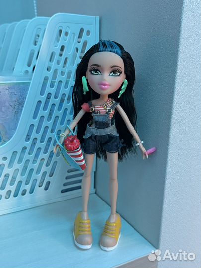 Кукла Bratz Backyard beach bash пляжная