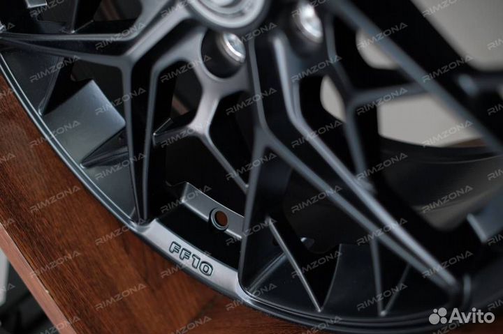 Литой диск HRE R18 5x114.3