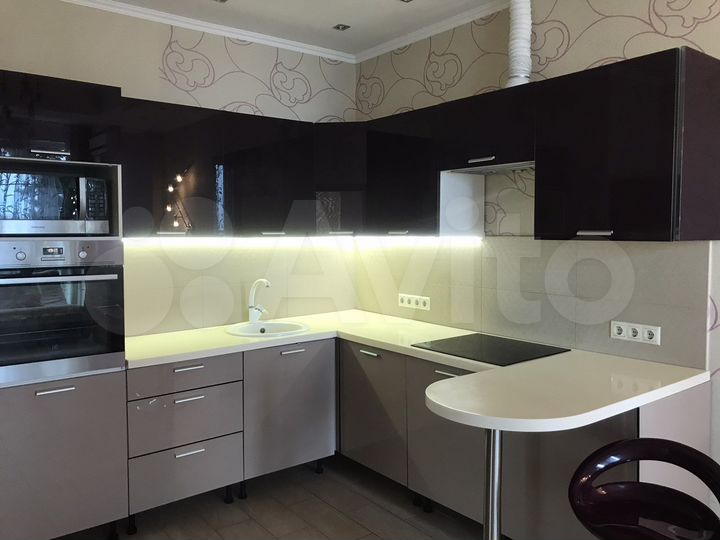 2-к. квартира, 83 м², 1/14 эт.