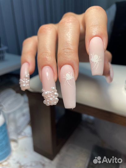 Модель на маникюр