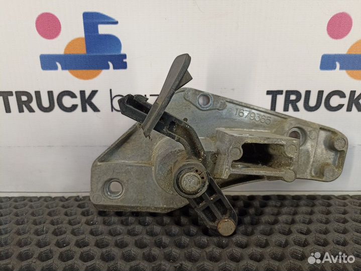 1679365 Ручка двери внутренняя левая