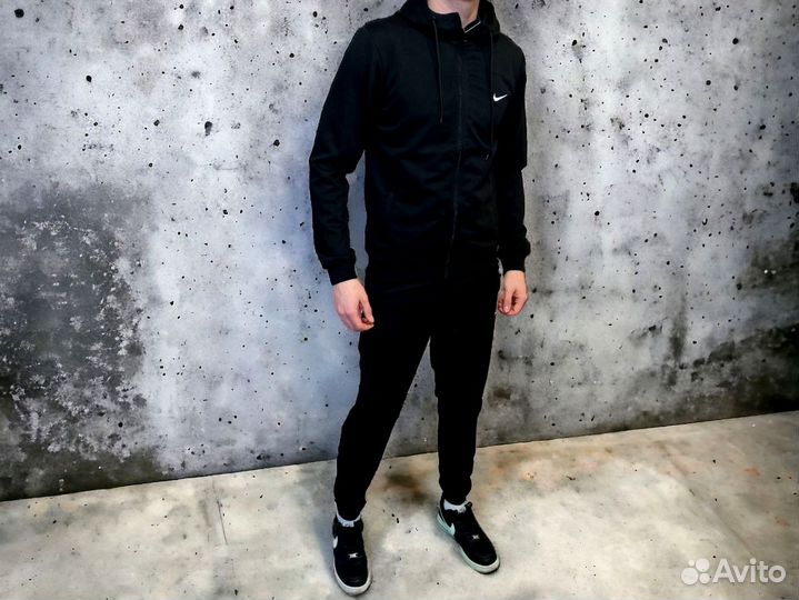 Спортивные костюмы Nike