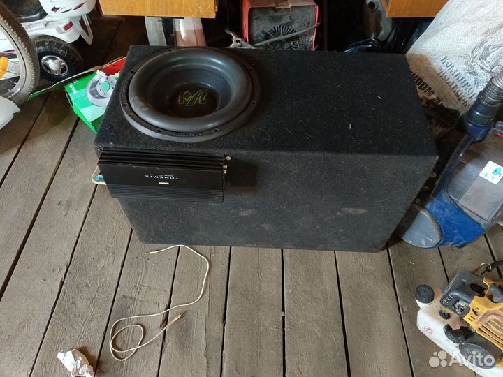 Сабвуфер и усилитель в автомобиль