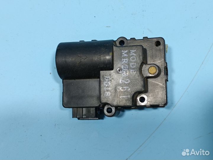 Моторчик заслонки отопителя Mitsubishi Galant 8