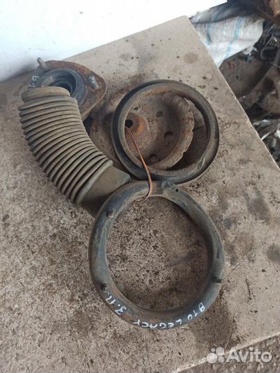 Опора амортизатора задняя правая Subaru Legacy B10