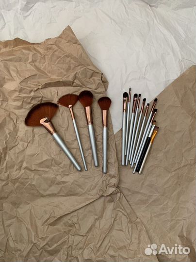 Кисти для макияжа пакетом
