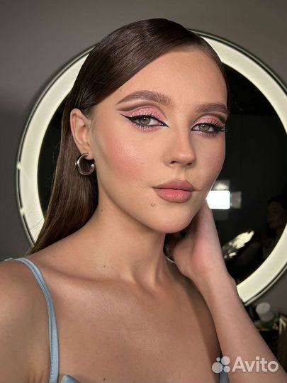 Модель на макияж