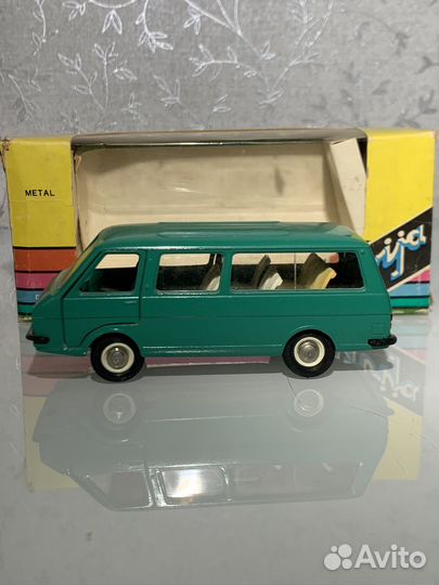 Модель автомобиля СССР 1:43 раф 2203